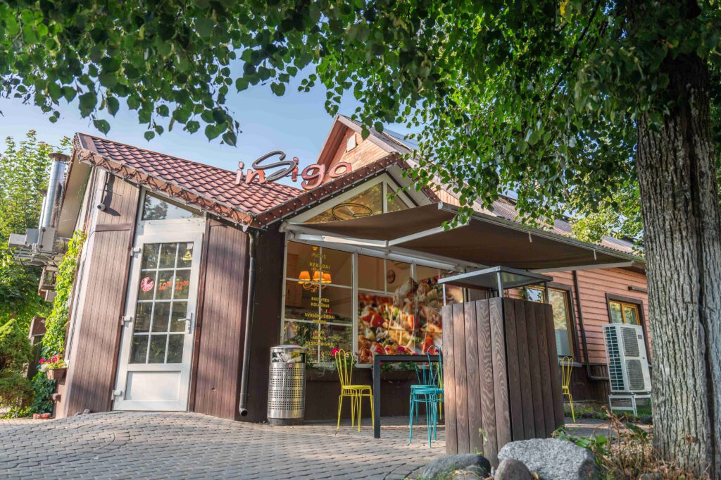 Nemenčinės INSIGA restorano pastato fasadas iš priekio